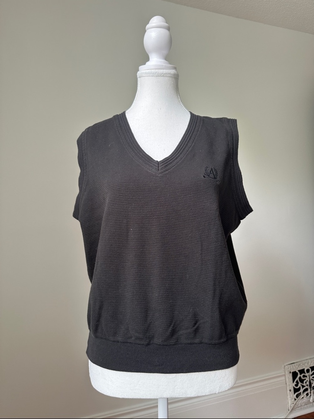 ARROW AMERICA'S GOLF Black Waffle Knit Vneck Sporty Sweater Vest Size Medium